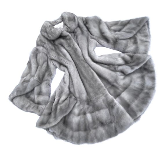 Cionili 1976 Silverblue Iris mink Mint condition Coat $7000 - Picture 3 of 16